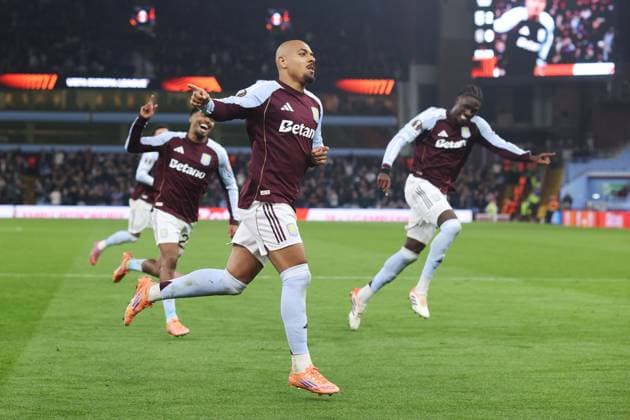 Aston Villa gegen Maccabi Tel Aviv 06 November 2025, Aston UEFA EUROPA League Fußball Aston Villa gegen Maccabi Tel Aviv FC Donyell Malen von Aston Villa jubelt nach seinem zweiten Tor Foto Charlotte Wilson Abseits Aston UK  Copyright: xCharlottexWilsonx xOffsidexOffside