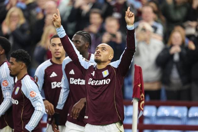 Aston Villa gegen Maccabi Tel Aviv 06 November 2025, Aston UEFA EUROPA League Fußball Aston Villa gegen Maccabi Tel Aviv FC Donyell Malen von Aston Villa jubelt nach seinem zweiten Tor Foto Charlotte Wilson Abseits Aston UK  Copyright: xCharlottexWilsonx xOffsidexOffside