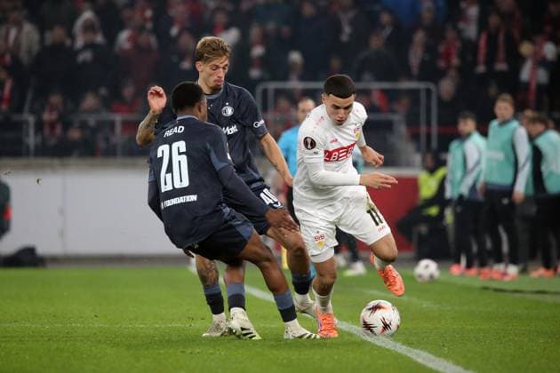 06 11 2025, xmohx, Football UEFA Europa League, VfB Stuttgart Feyernoord Rotterdam v l Luciano Valente Feyenoord Rotterdam Bilal El Khannouss VfB Stuttgart Givairo Read Feyenoord Rotterdam Zweikampf, Aktion, action, battle for the ball DFL DFB REGULATIONS PROHIBIT ANY USE OF PHOTOGRAPHS as IMAGE SEQUENCES and or QUASI VIDEO Stuttgart