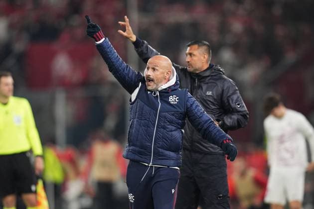 Bologna s head coach Vincenzo Italiano and Bologna s assistant coach Daniel Niccolini shout instructions to his players during the UEFA Europa League soccer match between Bologna and Brann at the Renato DallÕAra Stadium in Bologna, north Italy - Thursday, November 6, 2025 -  Copyright: xMassimoxPaolone LaPressex