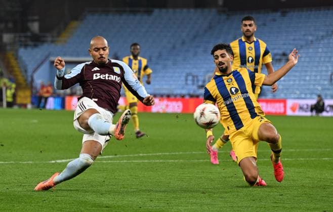 Donyell Malen of Aston Villa goes close with a shot Aston Villa v Maccabi Tel Aviv, UEFA Europa League, Group Stage, Football, Villa Park, Birmingham, UK - 06 Nov 2025Birmingham Villa Park United Kingdom EDITORIAL USE ONLY No use with unauthorised audio, video, data, fixture lists, club league logos or live services. Online in-match use limited to 120 images, no video emulation. No use in betting, games or single club league player publications. Copyright: xAnnaxGowthorpe Shutterstockx 15642257am
