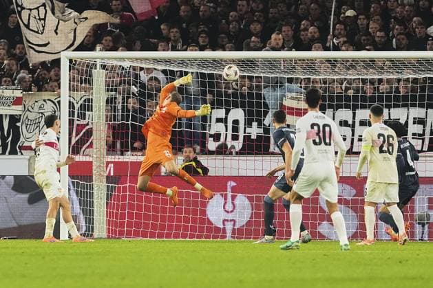 UEFA Europa League: VfB Stuttgart v Feyenoord Stuttgart - Goalkeeper Timon Wellenreuther of Feyenoord during the fourth match of the UEFA Europa League 2025 2026. The match is set between VfB Stuttgart and Feyenoord at Neckarstadion, MHP Arena on 6 November 2025 in Stuttgart, Germany. Copyright: xTomxBodex
