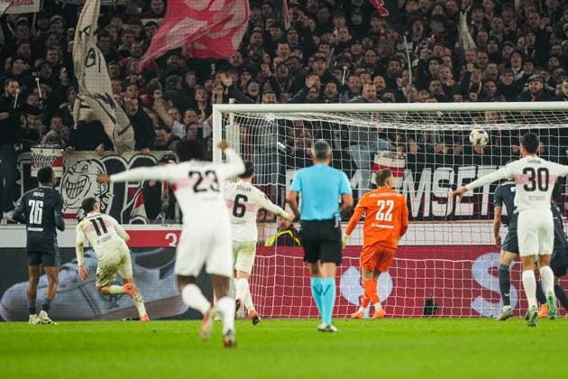 UEFA Europa League: VfB Stuttgart v Feyenoord Stuttgart - Bilal El Khannouss of VfB Stuttgart, Feyenoord keeper Timon Wellenreuther during the fourth match of the UEFA Europa League 2025 2026. The match is set between VfB Stuttgart and Feyenoord at Neckarstadion, MHP Arena on 6 November 2025 in Stuttgart, Germany. Copyright: xYannickxVerhoevenx