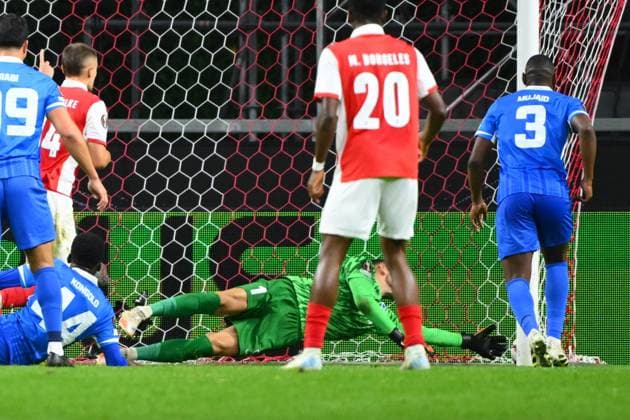 SC Braga v KRC Genk - UEFA Europa League BRAGA, PORTUGAL - NOVEMBER 06 : Van Crombrugge Hendrik goalkeeper of KRC Genk in action during the UEFA Europa League 2025 26 League Phase MD4 match between SC Braga and KRC Genk on November 6, 2025 in Braga, Portugal, 06 11 2025 Braga Portugal  Copyright: xVincentxKalutx