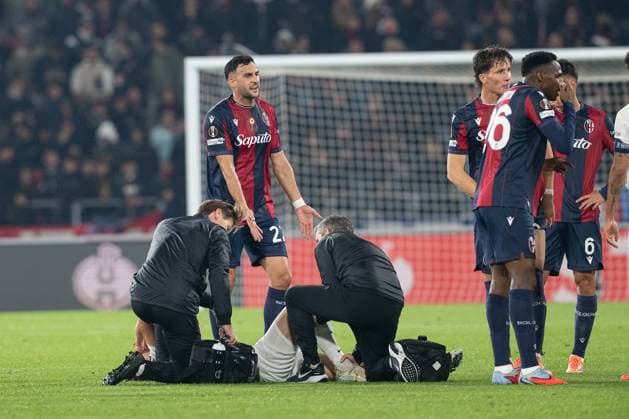 Foto IPP Damiano Fiorentini Bologna 06 11 2025 Calcio Europa League 2025-2026 partita: Bologna-SK Brann nella foto: espulsione Charalampos Lykogiannis Italy Photo Press World Copyright italy ITALY  Copyright: xR4924_italyphotopressx
