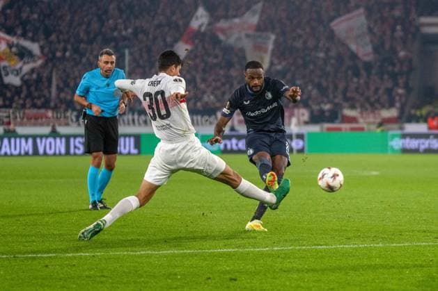 Chema Jose Maria Andres Baixauli VfB Stuttgart and Cyle Larin Feyenoord Rotterdam xettx, Germany, Stuttgart, 06 11 2025, Football, UEFA Europa League VfB Stuttgart vs Feyenoord Rotterdam, Season 2025 2026, Match Day 4, MHP Arena