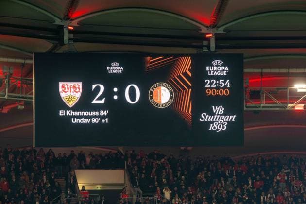 The final score 2 0 and the scorers are displayed on the scoreboard xettx, Germany, Stuttgart, 06 11 2025, Football, UEFA Europa League VfB Stuttgart vs Feyenoord Rotterdam, Season 2025 2026, Match Day 4, MHP Arena