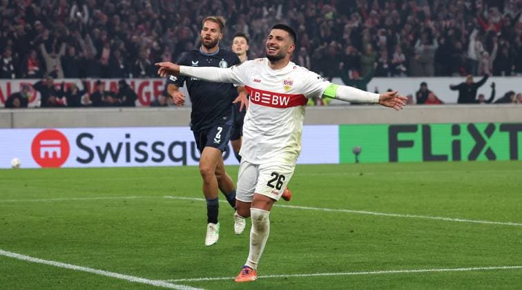 Stuttgart , soccer UEFA Europa League VfB Stuttgart vs Feyenoord Rotterdam, scorer Deniz Undav VfB, right, celebrates his goal for 2 0