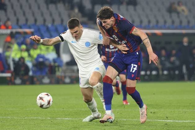 FC Basel FCS Bucharest Daniel Graovac vs Moritz Broschinski 06 11 2025 Stadion St Jakob Park Basel, SWITZERLAND, Season 2025 2026 Men Soccer Europa League FC Basel FCS Bucharest Daniel Graovac li,Bucharest vs Moritz Broschinski FC Basel