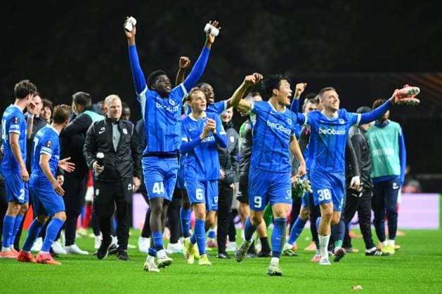 SC Braga v KRC Genk - UEFA Europa League BRAGA, PORTUGAL - NOVEMBER 06 : Oh Hyeon-Gyu forward of KRC Genk, Kongolo Josue Ndenge defender of KRC Genk celebrating after the game during the UEFA Europa League 2025 26 League Phase MD4 match between SC Braga and KRC Genk on November 6, 2025 in Braga, Portugal, 06 11 2025 Braga Portugal  Copyright: xVincentxKalutx