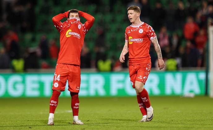 UEFA Europa Conference League Group Phase, Tallaght Stadium, Dublin 6 11 2025 Shelbourne vs Drita Shelbourne s Ali Coote and Kameron Ledwidge dejected after the game Ali Coote and Kameron Ledwidge dejected after the game 6 11 2025  Copyright: x INPHO RyanxByrnex RB1_4978