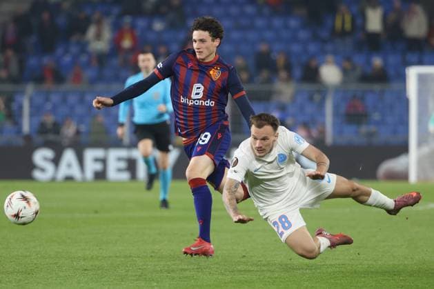 FC Basel FCS Bucharest Marin Soticek vs Alexandru Pantea 06 11 2025 Stadion St Jakob Park Basel, SWITZERLAND, Season 2025 2026 Men Soccer Europa League FC Basel FCS Bucharest Marin Soticek li,FC Basel vs Alexandru Pantea Bucharest