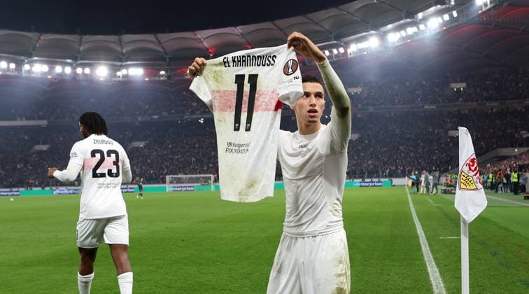 Stuttgart , soccer UEFA Europa League VfB Stuttgart vs Feyenoord Rotterdam, scorer Bilal El Khannouss VfB celebrates with his jersey about his goal for 1 0