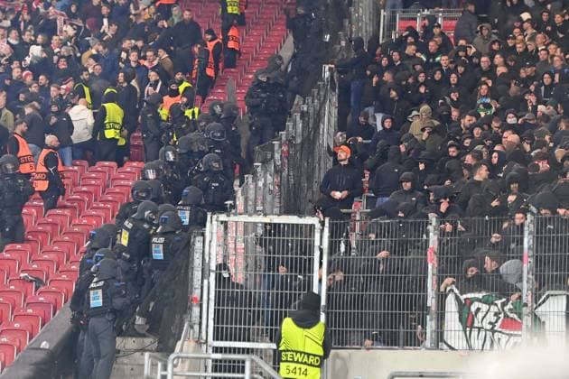 Fan riots,stewards intervene,USK,support squad m Rotterdam fan block Football UEFA Europa League VfB Stuttgart Feyenoord Rotterdam on 06 11 2025 MHP ARENA
