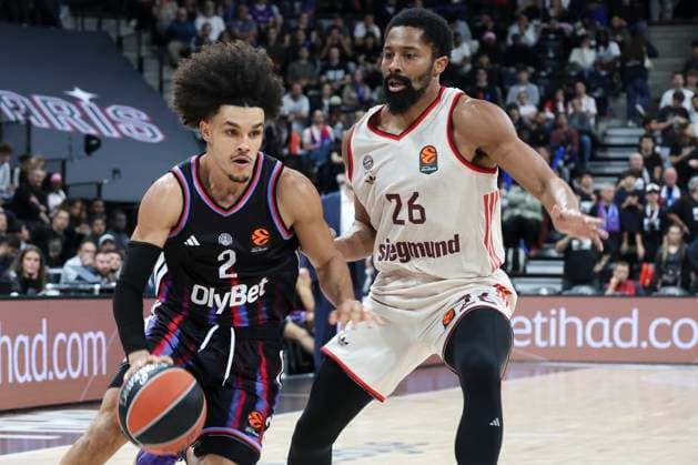 BASKET BALL : Paris Basket Vs Bayern - Euroligue - 06 11 2025 Nadir Hifi (Paris) Vs Spencer Dinwiddie (Bayern) ParisFrance  Copyright: xMichaelxBaucherx