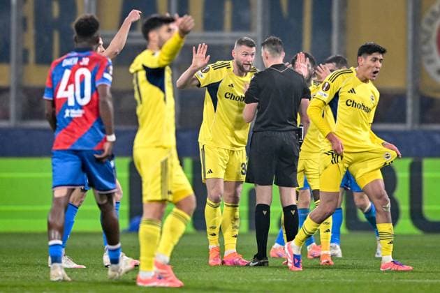 Viktoria Plzen vs Fenerbahce SK - UEFA Europa League PILSEN, CZECH REPUBLIC - NOVEMBER 6: Milan Skriniar of Fenerbahce during the UEFA Europa League match between FC Viktoria Plzen and Fenerbahce SK at Doosan Arena in Pilsen, Czech Republic on November 6, 2025. Lukas Kabon Anadolu Pilsen Czech Republic. Editorial use only. Please get in touch for any other usage.  Copyright: x2025xAnadoluxLukasxKabonx