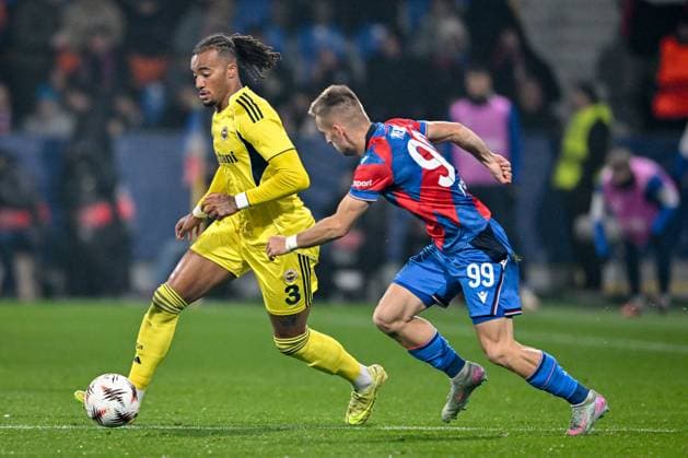 Viktoria Plzen vs Fenerbahce SK - UEFA Europa League PILSEN, CZECH REPUBLIC - NOVEMBER 6: Archie Brown of Fenerbahce (L) in action against Amar Memic of Plzen (R) during the UEFA Europa League match between FC Viktoria Plzen and Fenerbahce SK at Doosan Arena in Pilsen, Czech Republic on November 6, 2025. Lukas Kabon Anadolu Pilsen Czech Republic. Editorial use only. Please get in touch for any other usage.  Copyright: x2025xAnadoluxLukasxKabonx