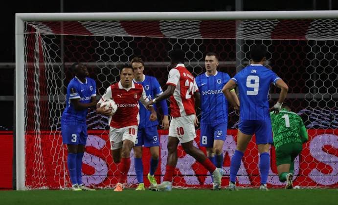 Sporting de Braga-Genk-EuropaLeague-Matchday 4-6-11-2025 Rodrigo Zalazar of Sporting Braga in action during the UEFA Europe League, Phase League, Matchday 4, between Sporting Club de Braga and KRC Genk at Stadium Municipal of Braga on November 6, 2025 in Braga (Portugal) (Photo by Luis de la Mata SportPix Sipa USA) Braga Stadium Municipal of Braga Braga Portugal Copyright: xLuisxdexlaxMatax xsportPix.org.ux