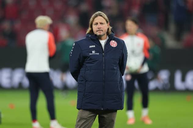 06 11 2025, Football UEFA Conference League, 1 FSV Mainz 05 AC Florence, v l , Bo Henriksen FSV Mainz 05 DFL DFB REGULATIONS PROHIBIT ANY USE OF PHOTOGRAPHS AS IMAGE SEQUENCES AND OR QUASI VIDEO xdcx Copyright: HMBxMedia Claus