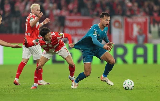 06 11 2025, Football UEFA Conference League, 1 FSV Mainz 05 AC Florence, v l , Jae sung Lee FSV Mainz 05 , Marin Pongracic ACF Fiorentina DFL DFB REGULATIONS PROHIBIT ANY USE OF PHOTOGRAPHS AS IMAGE SEQUENCES AND OR QUASI VIDEO xdcx Copyright: HMBxMedia Claus