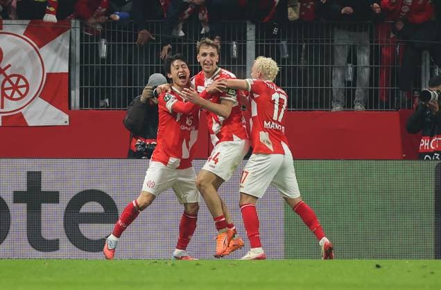 06 11 2025, Football UEFA Conference League, 1 FSV Mainz 05 AC Florence, v l , Goal celebration, celebrate the goal DFL DFB REGULATIONS PROHIBIT ANY USE OF PHOTOGRAPHS AS IMAGE SEQUENCES AND OR QUASI VIDEO xdcx Copyright: HMBxMedia Claus