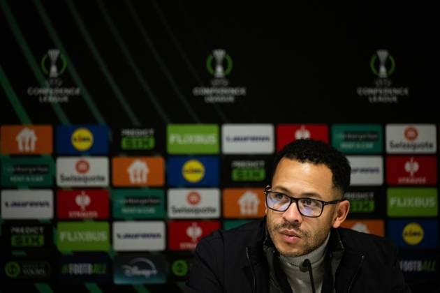 251106 Head coach Liam Rosenior during the press conference after the UEFA Conference League football match between Häcken and Strasbourg on November 6, 2025 in Gothenburg Photo Mathias Bergeld BILDBYRAN kod MB MB1234 fotboll football soccer fotball uefa conference league conference league häcken strasbourg bbeng  Copyright: MATHIASxBERGELD BB251106MB103