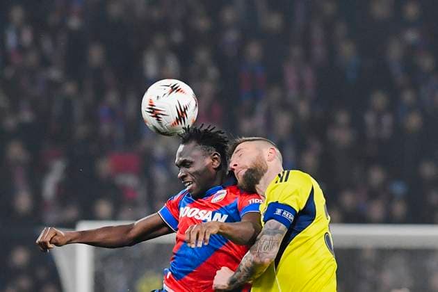 Princ Adu of Plzen, left, and Milan Skriniar of Fenerbahce in action during the Football Europa League 4th round match Viktoria Plzen vs Fenerbahce Istanbul in Pilsen, Czech Republic, November 6, 2025. (CTKxPhoto MiroslavxChaloupka) CTKPhotoP2025110610591  CTKPhotoP2025110610591