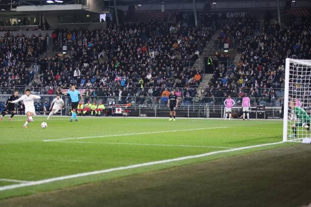 UEFA Europa League 2025 - SK Sturm Graz vs Nottingham Forest UEFA Europa League 2025 group stage match between SK Sturm Graz and Nottingham Forest, capturing high intensity football action, team spirit, and stadium atmosphere at Merkur Arena in Graz, Austria The image shows penalty for Nottingham Copyright: xBEAUTIFULxSPORTS Rainerx