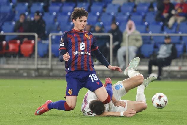FC Basel FCS Bucharest Marin Soticek vs Daniel Graovac 06 11 2025 Stadion St Jakob Park Basel, SWITZERLAND, Season 2025 2026 Men Soccer Europa League FC Basel FCS Bucharest Marin Soticek li,FC Basel vs Daniel Graovac Bucharest