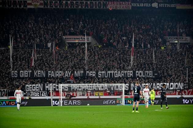 banner, protest, protest poster, fan poster, banner, poster, banner against police Stuttgart VfB Stuttgart vs Feyenoord Rotterdam EUROPA LEAGUE EL 06 11 2025 DFL REGULATIONS PROHIBIT ANY USE OF PHOTOGRAPHS AS IMAGE SEQUENCES AND OR QUASI VIDEO VfB Stuttgart vs Feyenoord Rotterdam EUROPA LEAGUE EL