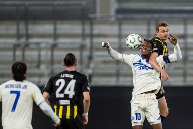 251106 Emmanuel Emegha of Strasbourg and Marius Lode of Häcken during the UEFA Conference League football match between Häcken and Strasbourg on November 6, 2025 in Gothenburg Photo Mathias Bergeld BILDBYRAN kod MB MB1234 fotboll football soccer fotball uefa conference league conference league häcken strasbourg bbeng  Copyright: MATHIASxBERGELD BB251106MB145