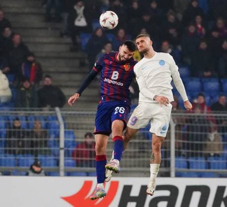 06 11 2025 Basel Switzerland Stadion St Jakob Park Soccer Men Season 2025 2026 Europa League FC Basel FCS Bucharest 3 1 Picture Adrian Barisic FC Basel vs Daniel Birliga FCS Bucharest r in header duel duel action
