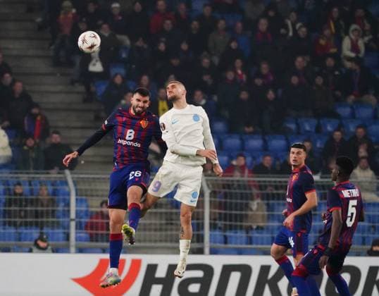 06 11 2025 Basel Switzerland Stadion St Jakob Park Soccer Men Season 2025 2026 Europa League FC Basel FCS Bucharest 3 1 Picture Adrian Barisic FC Basel vs Daniel Birliga FCS Bucharest r in header duel duel action