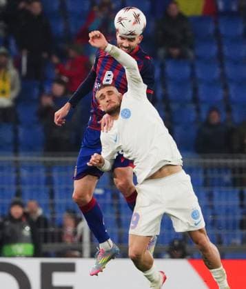 06 11 2025 Basel Switzerland Stadion St Jakob Park Soccer Men Season 2025 2026 Europa League FC Basel FCS Bucharest 3 1 Picture Adrian Barisic FC Basel vs Daniel Birligea FCS Bucharest in header duel duel action