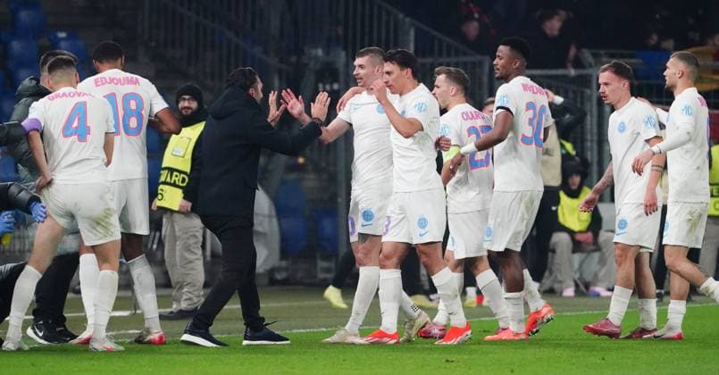 06 11 2025 Basel Switzerland Stadium St Jakob Park Soccer Men Season 2025 2026 Europa League FC Basel FCS Bucharest 3 1 Picture Goal celebration FCS Bucharest with coach action