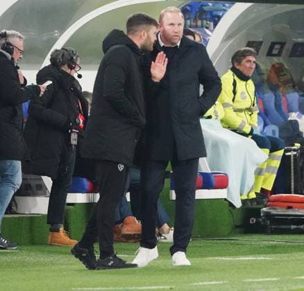 06 11 2025 Basel Switzerland Stadion St Jakob Park Soccer Men Season 2025 2026 Europa League FC Basel FCS Bucharest 3 1 Picture Coach Ludovic Magnin r FC Basel Single Image Action