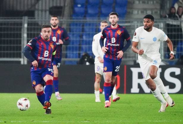 06 11 2025 Basel Switzerland Stadion St Jakob Park Soccer Men Season 2025 2026 Europa League FC Basel FCS Bucharest 3 1 Picture Malcom Edjouma FCS Bucharest vs Xherdan Shaqiri I FC Basel action duel