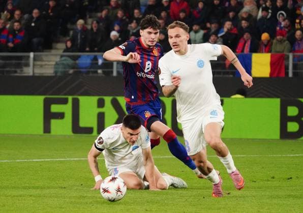 06 11 2025 Basel Switzerland Stadion St Jakob Park Soccer Men Season 2025 2026 Europa League FC Basel FCS Bucharest 3 1 Picture Daniel Graovac and 8 Adrian Sut FCS Bucharest vs Marin Soticek FC Basel Action