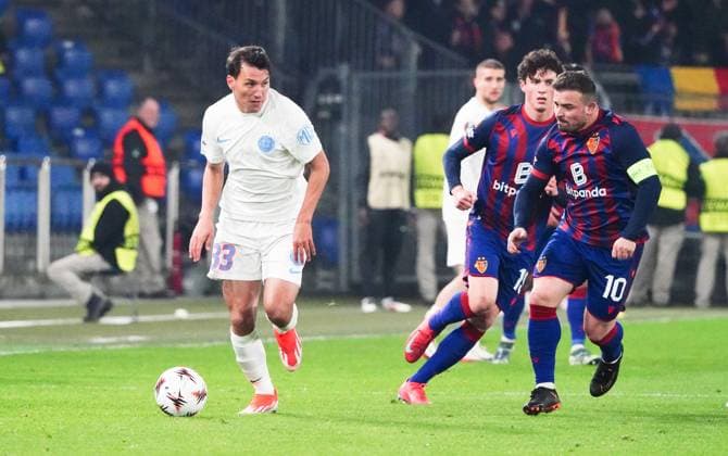 06 11 2025 Basel Switzerland Stadion St Jakob Park Soccer Men Season 2025 2026 Europa League FC Basel FCS Bucharest 3 1 Picture Mamadou Thiam FCS Bucharest vs Marin Soticek and Xherdan Shaqiri FC Basel Action