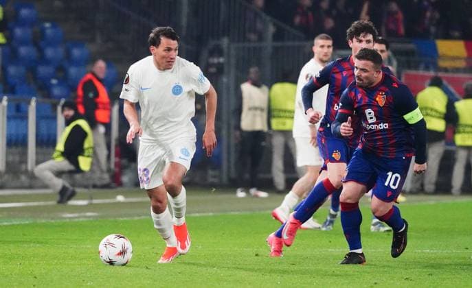 06 11 2025 Basel Switzerland Stadion St Jakob Park Soccer Men Season 2025 2026 Europa League FC Basel FCS Bucharest 3 1 Picture Mamadou Thiam FCS Bucharest vs Marin Soticek and Xherdan Shaqiri FC Basel Action