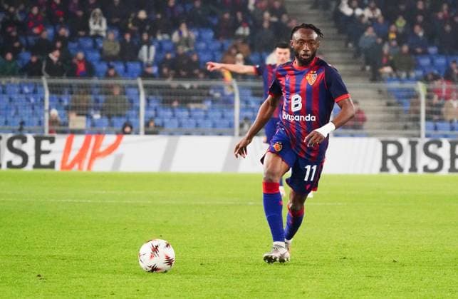 06 11 2025 Basel Switzerland Stadion St Jakob Park Soccer Men Season 2025 2026 Europa League FC Basel FCS Bucharest 3 1 Picture Benie Traore FC Basel Single Image Action