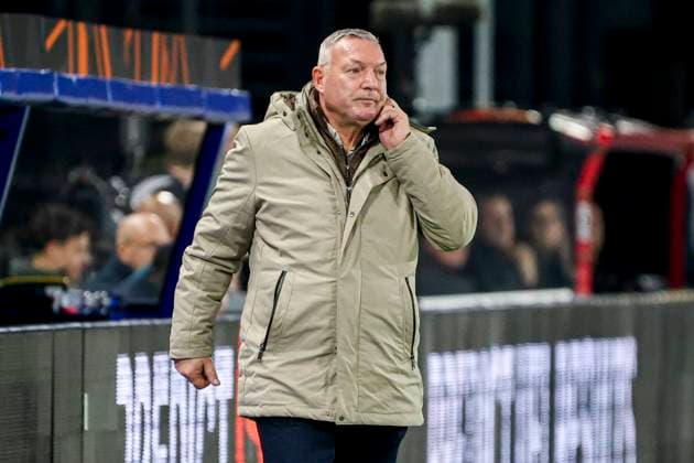 head coach Ron Jans of FC Utrecht looks on FC Utrecht v FC Porto, UEFA Europa League 2025 26 League Phase MD4, FC Utrecht v FC Porto, Stadion Galgenwaard, November 6, 2025, Utrecht, Netherlands.