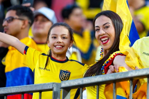 Futbol, Chile vs Ecuador. Primera rueda, clasificatorias al Mundial 2026. Hinchas de la seleccion ecuatoriana alientan a su equipo durante el partido clasificatorio al Mundial 2026 contra Chile disputado en el estadio Nacional de Santiago, Chile. 25 03 2025 Pepe Alvujar Photosport Football, Chile vs Ecuador. Round one, 2026 World Cup Qualifiers. Ecuador™s fans cheer up their team during a 2026 World Cup qualifier match against Chile at the National stadium in Santiago, Chile. 25 03 2025 Pepe Alvujar Photosport Chile vs Ecuador, eliminatorias el mundial 2026 