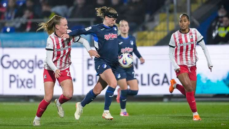 v li Luca Birkholz Freiburg, 23 , Wielle Douma Wianda Ellen Geertruida Douma, TSG, 13 , Aurelie Csillag Freiburg, 17 , duel, duel, tackle, tackling, dynamics, action, action, 06 11 2025, Sinsheim Hoffenheim Germany , Soccer, Google Pixel Women Bundesliga, TSG 1899 Hoffenheim SC Freiburg, DFB DFL REGULATIONS PROHIBIT ANY USE OF PHOTOGRAPHS AS IMAGE SEQUENCES AND OR QUASI VIDEO xozx