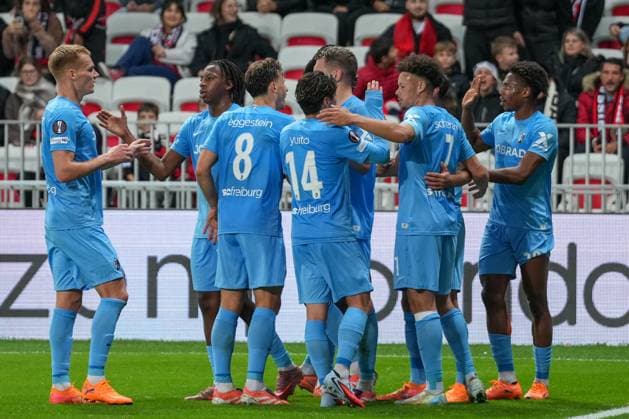 Philipp Lienhart SC Freiburg, 03 , Johan Manzambi SC Freiburg, 44 , Maximilian Eggestein SC Freiburg, 08 , Yuito Suzuki SC Freiburg, 14 , Derry Scherhant SC Freiburg, 07 , Junior Adamu SC Freiburg, 20 Goal celebration, emotion, shot on goal, finish, goal, goal, goal , France, football, UEFA Europa League, matchday 4, league phase, 2025 2026, OGC Nice vs SC Freiburg, 06 11 2025, Allianz Riviera, Nice, France Nice Allianz Riviera Provence Alpes Côte d Azur, Cô France Copyright: xArnexAmbergx