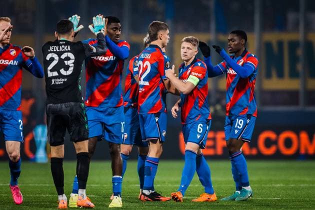 VIKTORIA PLZEN - FENERBAHCE Martin Jedlicka, Rafiu Durosinmi, Jan Paluska, Lukas Cerv, Cheick Souare of Viktoria during the UEFA Europa League, league phase football match between FC Viktoria Plzen and Fenerbahce SK. Stadion mesta Plzne - Doosan Arena, Plzen, Czechia, November 06, 2025. Photo by Branislav Racko Copyright: xx 080A0422