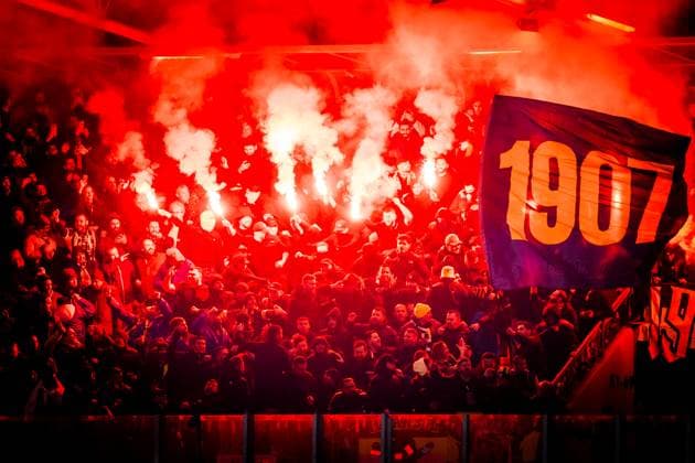VIKTORIA PLZEN - FENERBAHCE Fans of Fenerbahce burn pyro during the UEFA Europa League, league phase football match between FC Viktoria Plzen and Fenerbahce SK. Stadion mesta Plzne - Doosan Arena, Plzen, Czechia, November 06, 2025. Photo by Branislav Racko Copyright: xx 080A0518