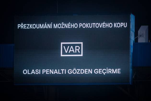 VIKTORIA PLZEN - FENERBAHCE VAR Penalty review during the UEFA Europa League, league phase football match between FC Viktoria Plzen and Fenerbahce SK. Stadion mesta Plzne - Doosan Arena, Plzen, Czechia, November 06, 2025. Photo by Branislav Racko Copyright: xx 080A1194