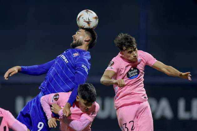 (251107) -- ZAGREB, Nov. 7, 2025 -- Dion Drena Beljo (top L) of GNK Dinamo and Javi Rodriguez (top R) of Real Club Celta vie for the ball during the UEFA Europa League between GNK Dinamo and Real Club Celta in Zagreb, Croatia, on Nov. 6, 2025 (Sanjin Strukic PIXSELL via Xinhua) (SP)CROATIA-ZAGREB-UEFA EUROPA LEAGUE-GNK DINAMO VS REAL CLUB CELTA IgorxSoban 