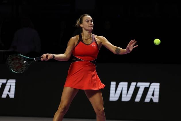 (251107) -- RIYADH, Nov. 7, 2025 -- Aryna Sabalenka of Belarus returns a ball during the round robin match against Coco Gauff of the United States at WTA, Tennis Damen Finals tennis tournament in Riyadh, Saudi Arabia, Nov. 6, 2025. ) (SP)SAUDI ARABIA-RIYADH-TENNIS-WTA FINALS LuoxChen 
